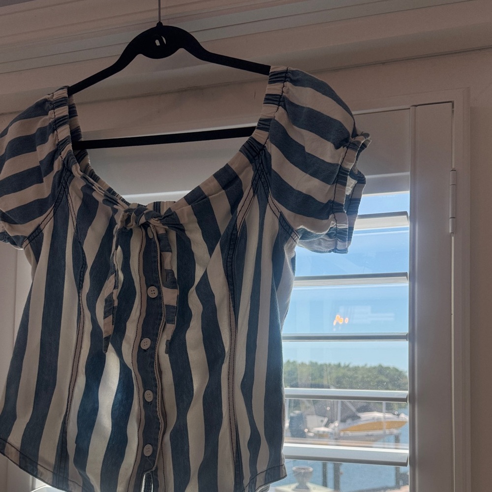 Striped Tie-Front Puff Sleeve Top - Blue and White